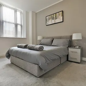 Apartment Luxury Centre Pad
